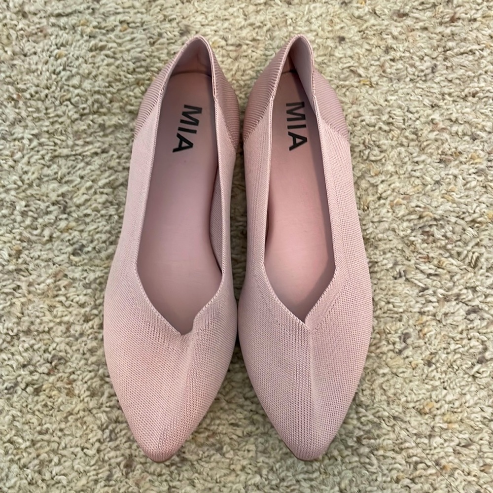 Blush MIA fly knit flats, size 7